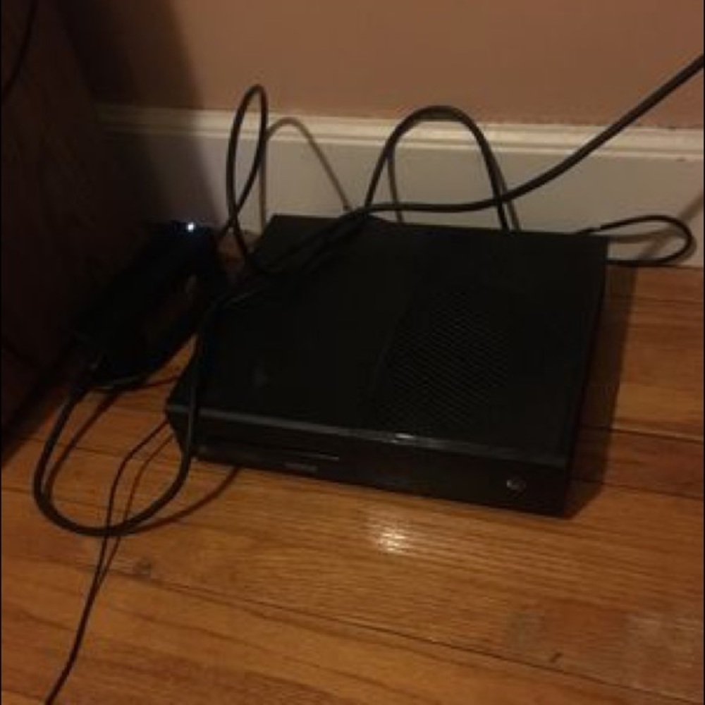 Xbox One (Perfect Condition) - Picture 2 of 2